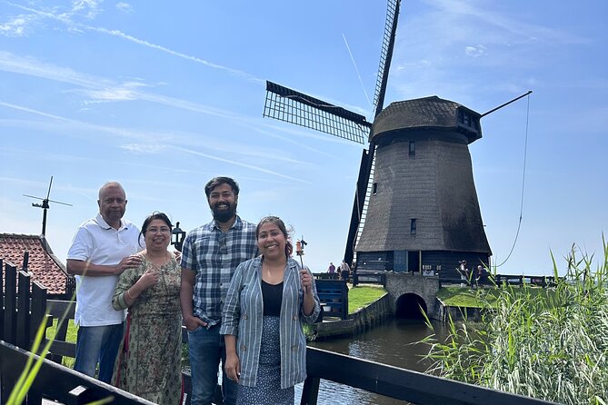 Giethoorn Roundtrip Transport with Optional Guided Canal Cruise - The Guided Boat Tour: Stories and Hidden Gems