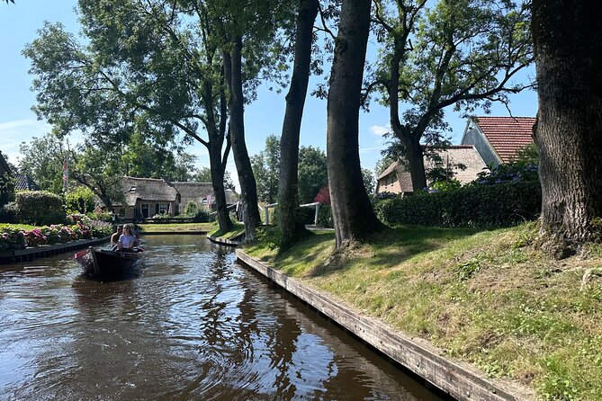Giethoorn Roundtrip Transport with Optional Guided Canal Cruise - Practical Details: Meeting Points and Accessibility