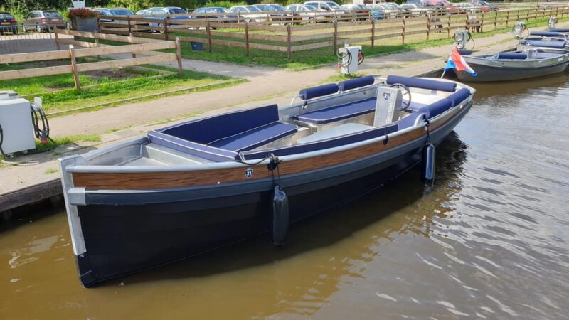Giethoorn: Self-Drive Boat Rental for up to 12 People - Discover Giethoorn’s Scenic Waterways with a Private Electric Boat Rental