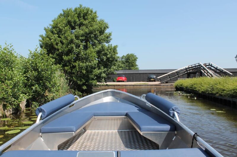 Giethoorn: Self-Drive Boat Rental for up to 8 People - Key Points