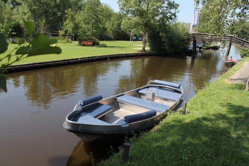 Giethoorn: Self-Drive Boat Rental for up to 8 People - Flexibility in Route and Duration