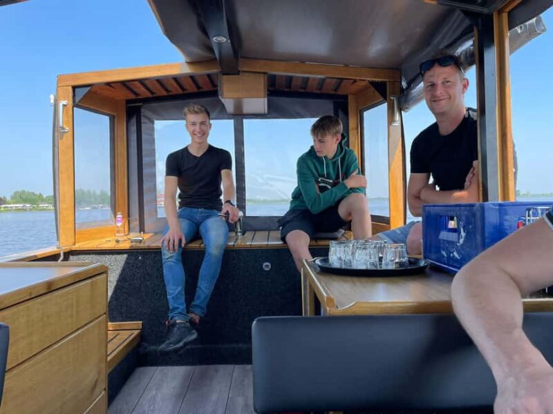 Giethoorn: Sightseeing Boat Tour - The Experience of Gliding Through Giethoorn’s Canals