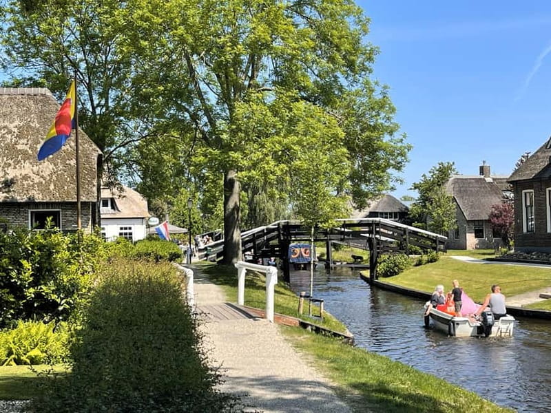 Giethoorn & Windmill Country A Journey Through Old Holland - Exploring Giethoorns Canals and Village Charm