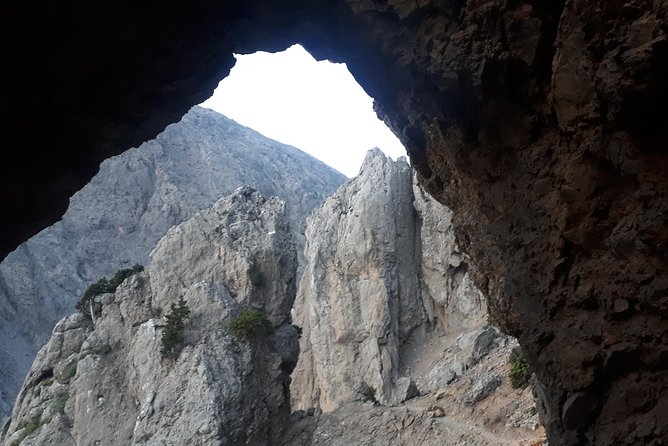 Gigilos summit adventure - The Spring at 1,700 Meters and the Mountain Views