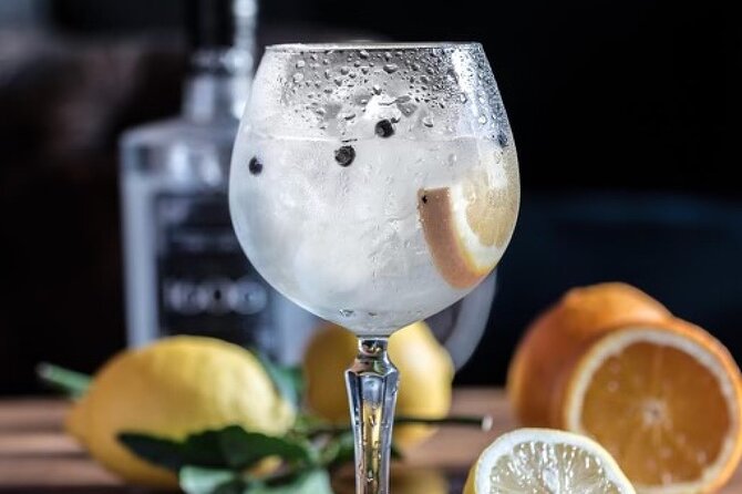 Gin & Rum Tasting in Frankfurt am Main - The Art of Mixology and Creating Long Drinks
