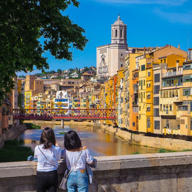 Girona: Guided 2-Hour Walking Tour with Food Tasting - Pass Through Gironas Iconic Bridges and Colorful Houses