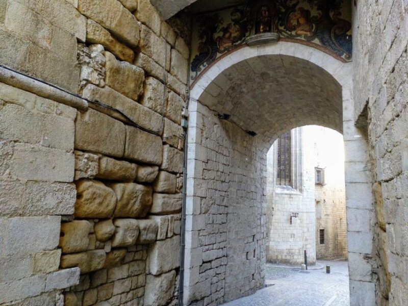 Girona: History and Gastronomy Small Group with Tastings - Group Size and Language Options