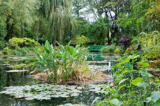 Giverny and Versailles Full Day Private Guided Tour wih Hotel Pickup - Visiting Claude Monet’s House and Gardens in Giverny