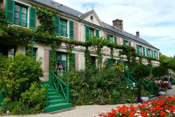 Giverny and Versailles Small Group Day Trip from Paris with Lunch - Who Should Book This Tour?
