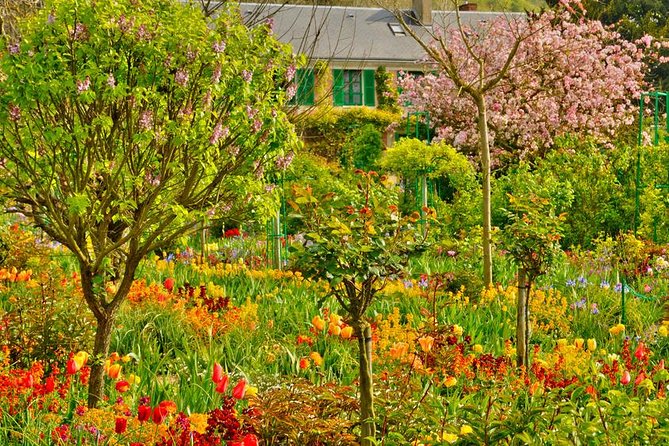 Giverny & Auvers sur Oise Private Day Trip with Monet & Van Gogh Tour from Paris - Comfortable Transport and Expert Guidance