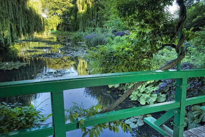 Giverny Half Day Guided Trip with Monet's House & Gardens from Paris by minivan - Key Points