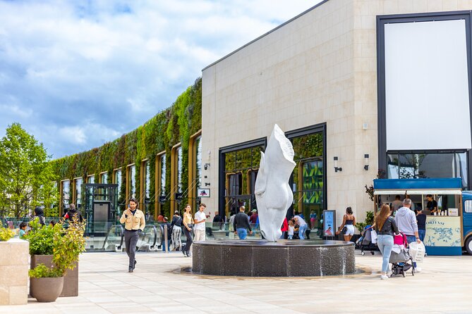 Giverny McArthurGlen Outlet Village Roundtrip Transfer from Paris - Exclusive Benefits: Discounts and Complimentary Items