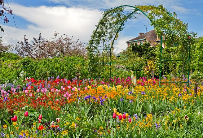 Giverny Monet's House and Gardens plus Shopping Session Day Trip - Considerations Based on Reviews