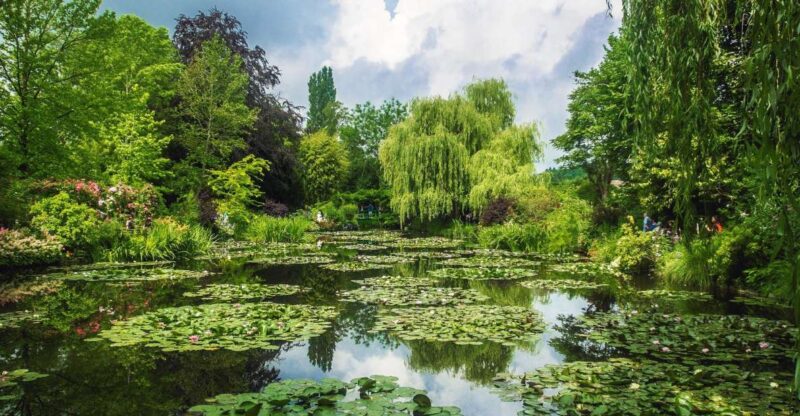 Giverny Private Guided Walking Tour - Exploring Monet’s House and Gardens Up Close