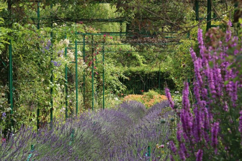 Giverny Private Guided Walking Tour - Personalized Commentary from Knowledgeable Guides