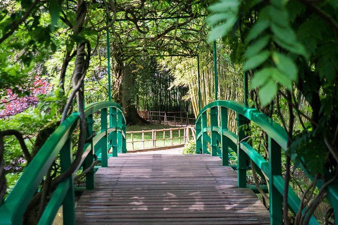 Giverny Small-Group Half Day Trip with Monets Gardens from Paris - Accessibility and Physical Considerations