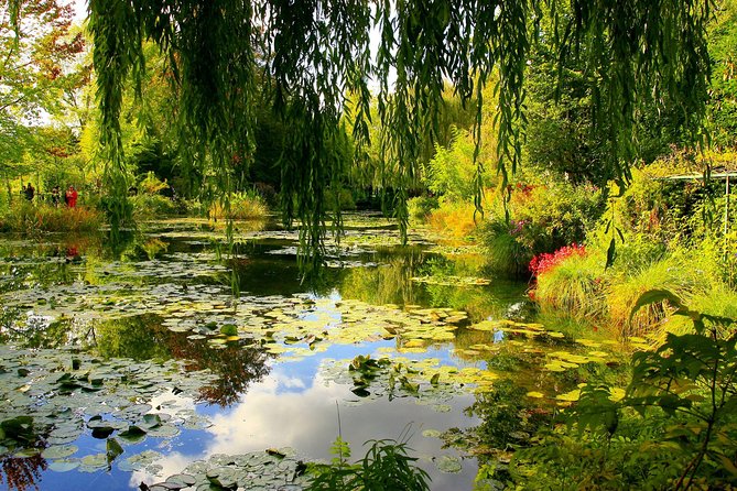 Giverny & Versailles Audio Guided Day Trip with Lunch from Paris - The Hall of Mirrors: A Grand Finale