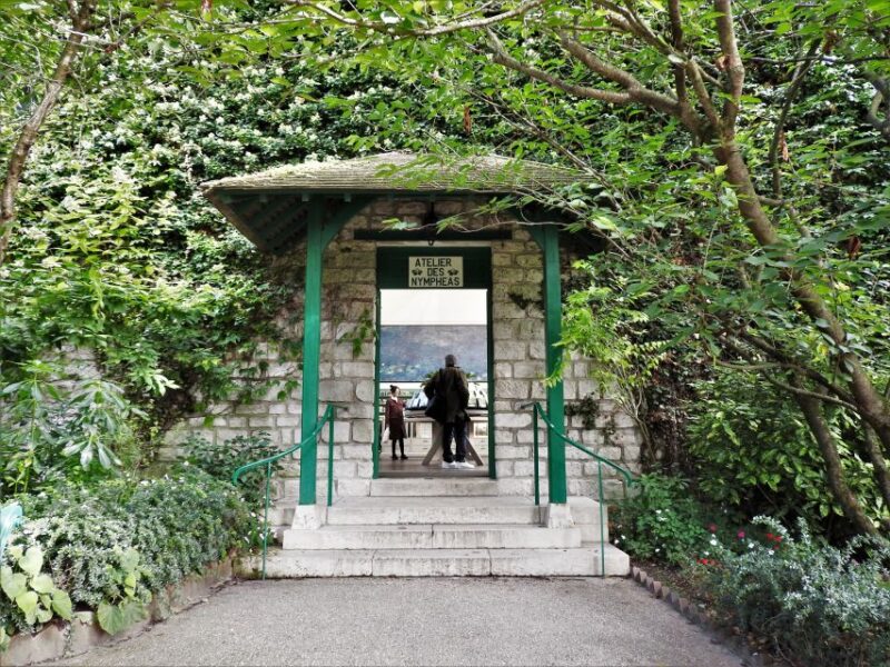 Giverny Village Walking Tour & Skip-the-Line to Monet Garden - Key Points