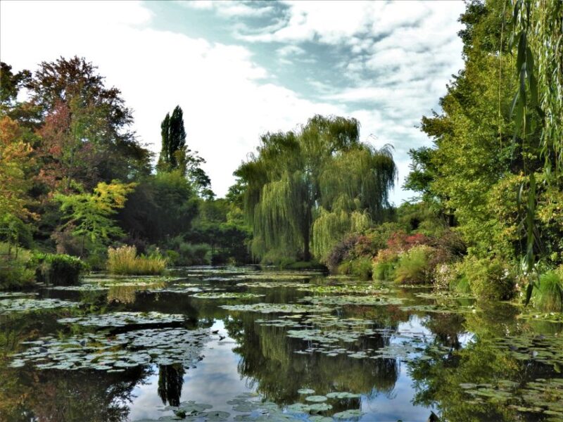 Giverny Village Walking Tour & Skip-the-Line to Monet Garden - The Guide: Knowledgeable and Approachable
