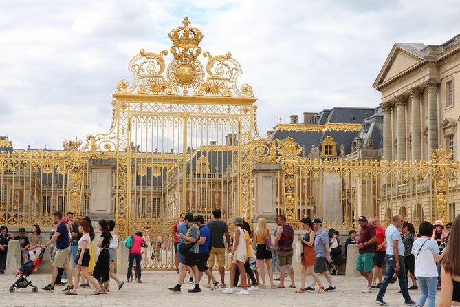 Giverny's House & Gardens plus Versailles Palace Day Trip with Lunch from Paris - Accessibility and Physical Considerations