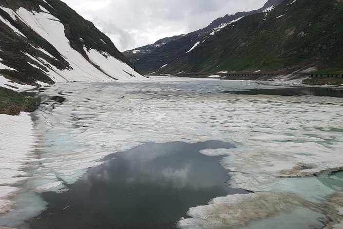 Glacier Express Panoramic Train Round Trip from Zürich With Private Guide - Booking and Flexibility