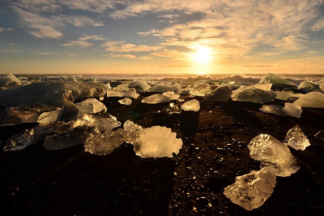 Glacier Lagoon & Fjaðrárgjúfur Canyon Group Tour from Reykjavik - The Magic of Glacier Lagoon and Seal Sightings
