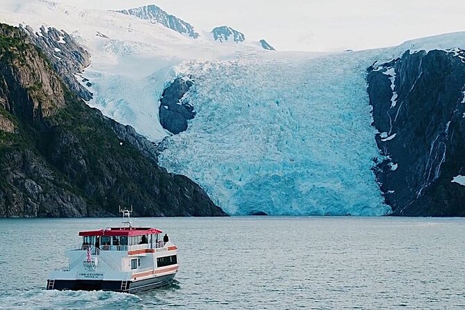Glacier Quest Cruise and Coach Package - Explore Alaska’s Glaciers and Wildlife on the Glacier Quest Cruise and Coach Package