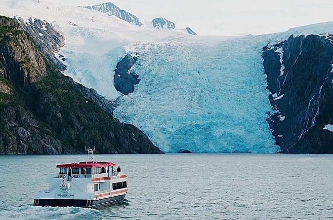 Glacier Quest Cruise and Coach Package - Discover Whittier: The Gateway to Prince William Sound