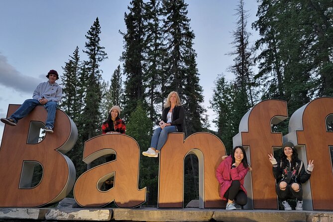 Glaciers, Mountains & Lakes - Lunch Included - Exploring Banff Downtown on Banff Avenue
