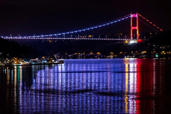 Glamorous Bosphorus (Istanbul Dinner Cruise - Stage Front Table) - Seating Arrangements and Crowd Levels