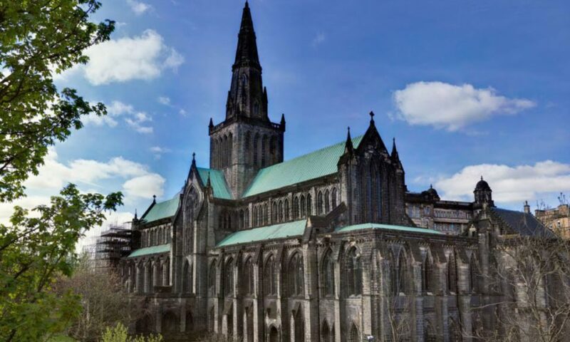 Glasgow and Scottish Lakes Tour in Italian - Visiting the Kelpies in Falkirk