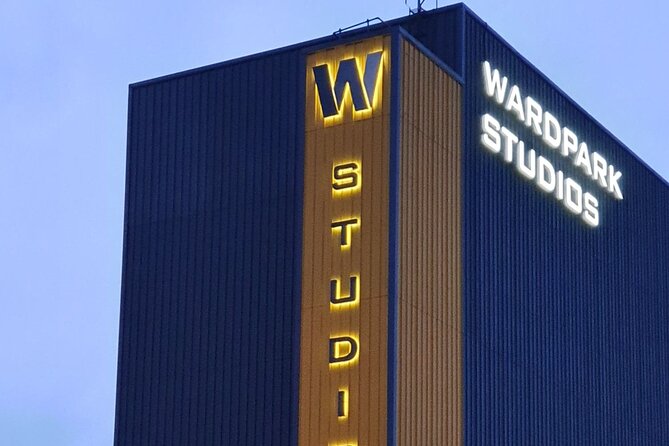 Glasgow City Tour - Shopping and Street Entertainment on Buchanan Street