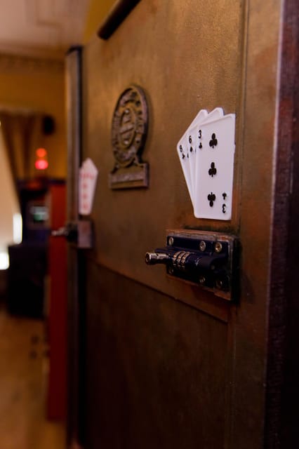 Glasgow: Escape Room The Magicians Heist - Experience the Ultimate 1970s Magic-Themed Escape Room in Glasgow