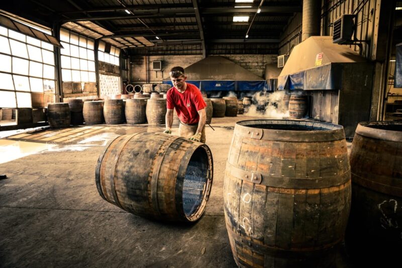 Glasgow :Go Drinking whisky with a Scotsman. - The Guide’s Expertise and Engaging Style