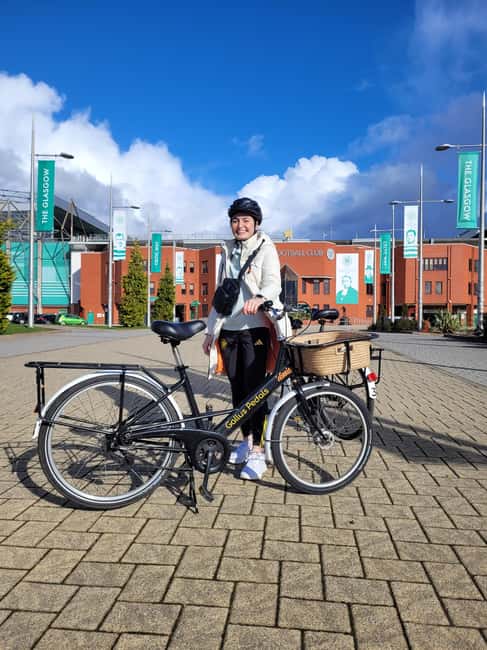 Glasgow - Private Bike Tour - Inside the University of Glasgow and Hillhead Neighborhood