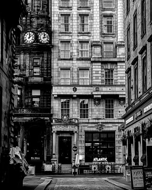 Glasgow: Scottish Rogue Whisky Pub Crawl - Starting Point at The Teacher Building in Glasgow
