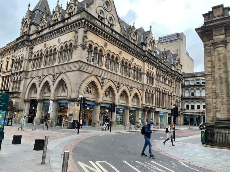 Glasgow: The streets with a Glaswegian guide: Walking Tour - Discovering Hidden Lanes and Merchant Streets in the City