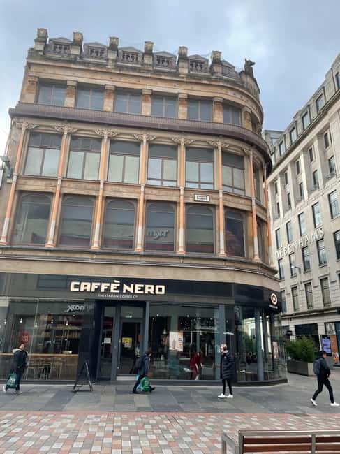 Glasgow: The streets with a Glaswegian guide: Walking Tour - Visiting the Glasgow Cathedral and Contemporary Art Scene