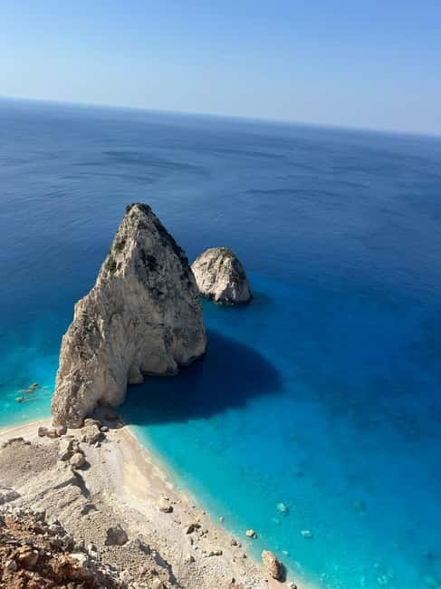 Glass boat cruises to spot turtles - Key Points