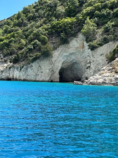 Glass boat cruises to spot turtles - Spotting Sea Turtles at Marathonisi Island