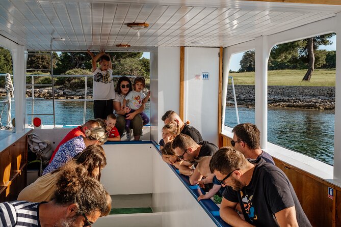 Glass boat tour Faana with swimming stop - What Some Review Highlights