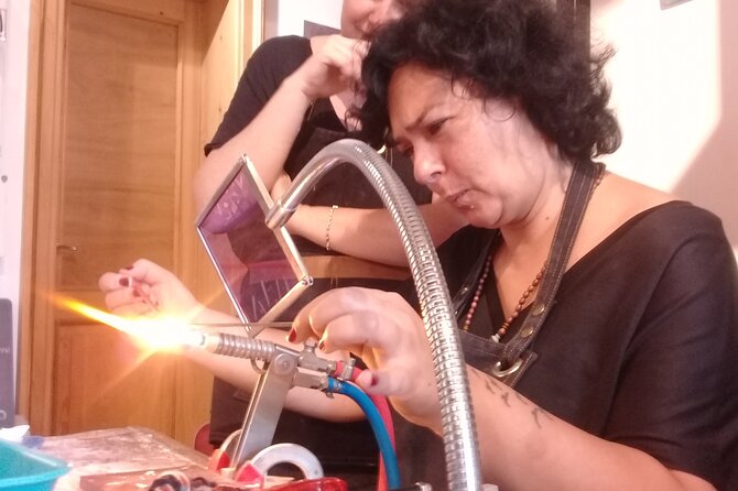 Glass Melting and Shaping with Flame with the Senior Glass Master - The Expertise of Gamze Haberal and Her Assistant