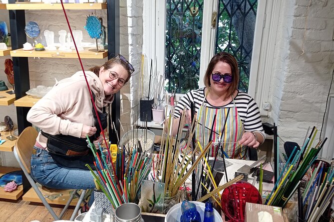 Glass Melting and Shaping with Flame with the Senior Glass Master - The Atmosphere During the Workshop