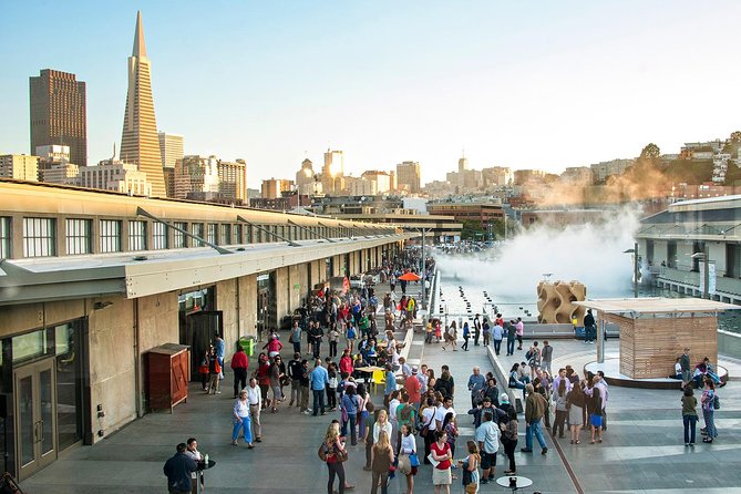 Go City: San Francisco Explorer Pass: Choose 2 to 5 Things To Do - Walking Through the Aquarium of the Bay