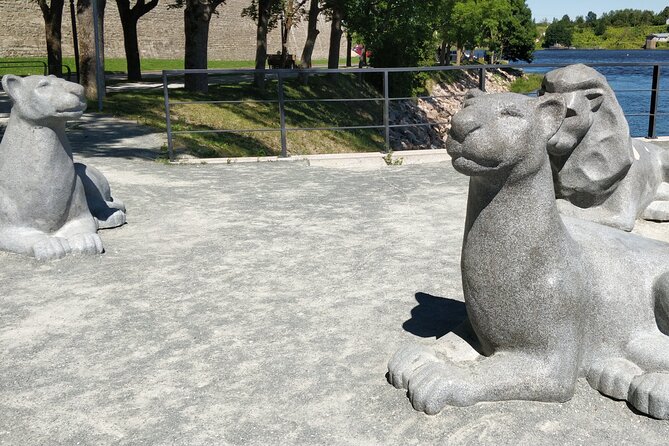 Go East Private 1 Day Trip to Russian Border - Exploring the Post-War Architecture in Sillamäe