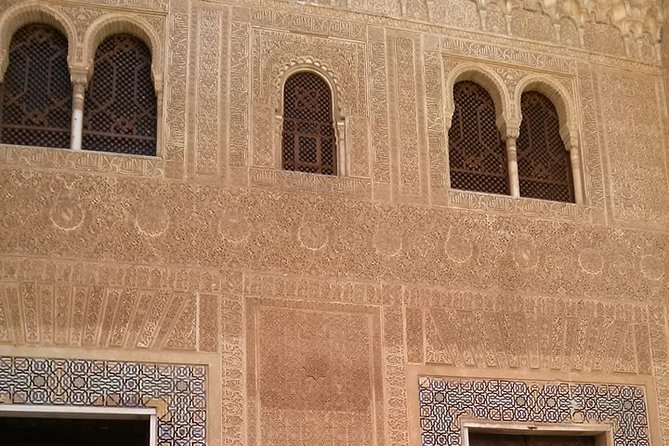 Going to Alhambra? 3 hrs Private Tour! Skip the long lines to visit the Alhambra - Key Points