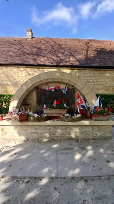Gold, Juno and Omaha guided small group tour - An In-Depth Look at the Normandy D-Day Tour from Caen
