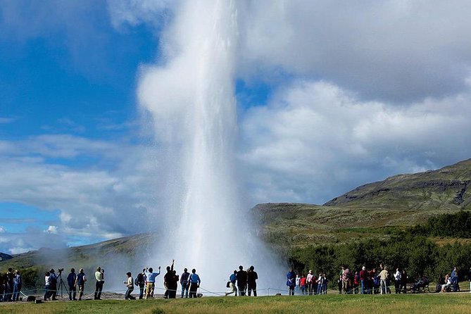 Golden Circle Tour and Evening Northern Lights Cruise from Reykjavik - Exploring Gullfoss Waterfall and Its Power