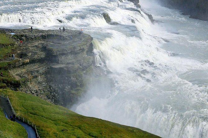 Golden Circle Tour and Evening Northern Lights Cruise from Reykjavik - The Value and Limitations of the Tour Experience