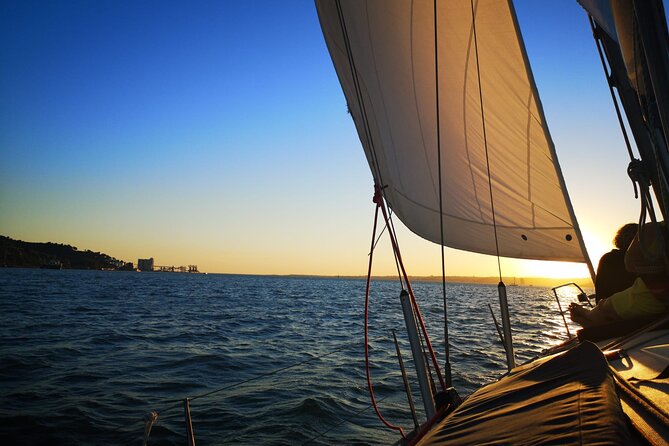 Golden Hour Boat Tour - Sailing by the Monuments with Wine - The Charm of Alfama from the River